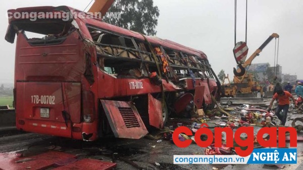 Hiện trường vụ tai nạn kinh hoàng.