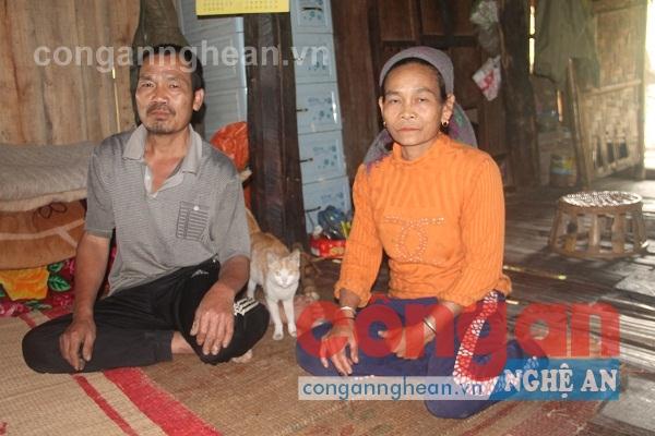 Vợ chồng ông Lương Văn Hải và Vi Thị Nhị đang rơi vào tình cảnh nợ nần,  vì tiền mất tật mang 