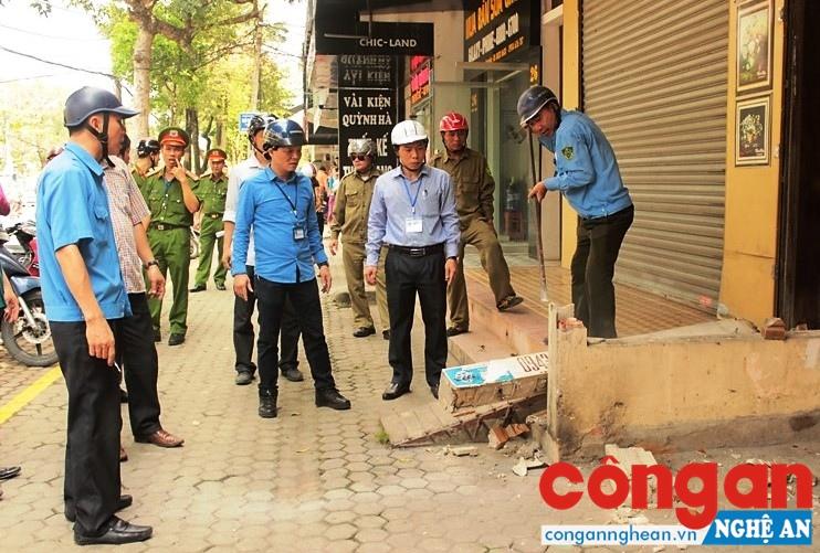 Sau hơn 1 tuần triển khai kế hoạch giải tỏa hành lang vỉa hè, với sự vào cuộc quyết liệt của lực lượng chức năng và hợp tác của người dân, không gian vỉa hè đã được thông thoáng hơn