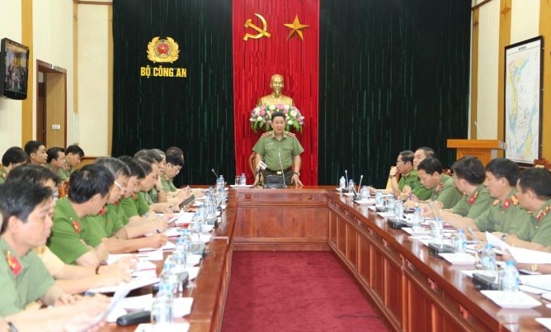 Thứ trưởng Bùi Văn Thành phát biểu tại cuộc họp.