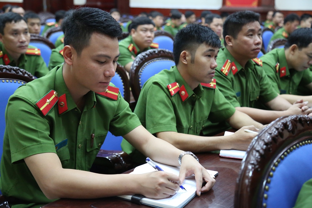 Lớp tập huấn được chia làm 2 đợt dành cho các lãnh đạo, CBCS làm công tác thi hành án hình sự và hỗ trợ tư pháp