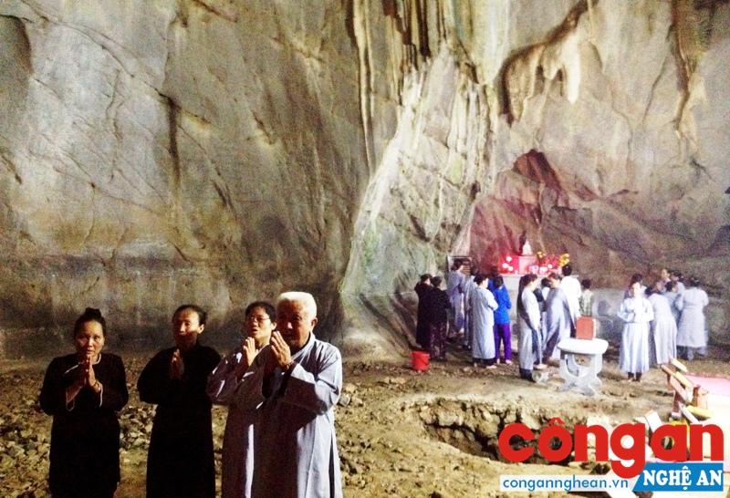 Chùa Thiên Tạo nằm phía trong dãy núi lèn Vũ Kỳ