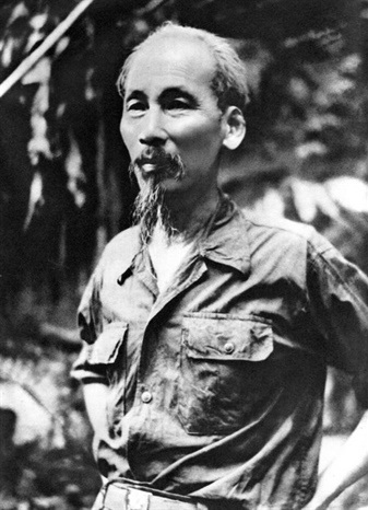 Hồ Chủ tịch sống mãi trong sự nghiệp chúng ta.