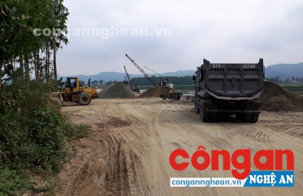  Mặc dù đã bị cơ quan chức năng xử lý, tạm đình chỉ nhưng sau đó các bến tập kết cát, sỏi trái phép lại tiếp tục hoạt động