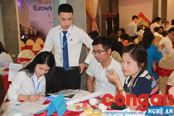 Tư vấn cho khách hàng chọn những căn hộ chung cư
