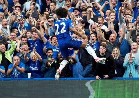 Willian nhanh chóng cân bằng tỉ số chỉ 5 phút sau đó