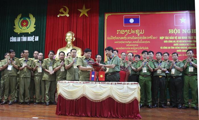 Công an tỉnh Nghệ An và Công an  tỉnh Bôlykhămxay ký kết bản ghi nhớ