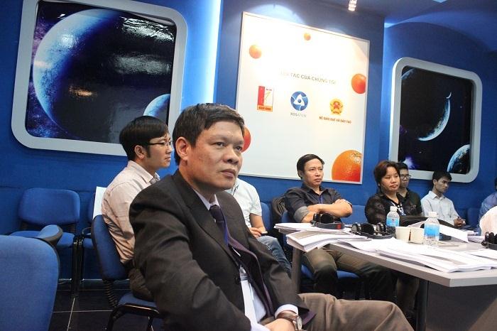 PGS.TS Lê Ngọc Hà, Chủ nhiệm khoa Y học hạt nhân, Bệnh viện Trung ương Quân đội 108 và các nhà nghiên cứu của Vinatom tại hội thảo. Ảnh: Thu Quỳnh