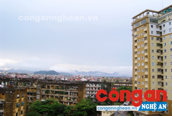 Nhiều chung cư cao tầng mọc lên đang dần thay thế những tòa nhà cũ, xuống cấp ở TP Vinh