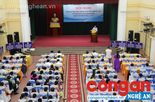 Toàn cảnh lễ phát động hưởng ứng ngày toàn dân không hút thuốc lá diễn ra tại TP Vinh ngày 25/5