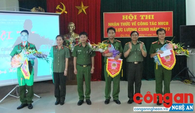 Trao giải Nhất, Nhì, Ba cho các Đội thi