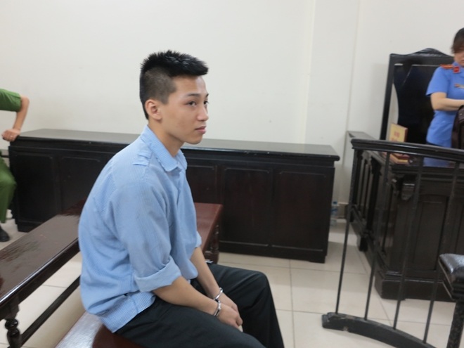 Bị cáo Hậu trước giờ xét xử.