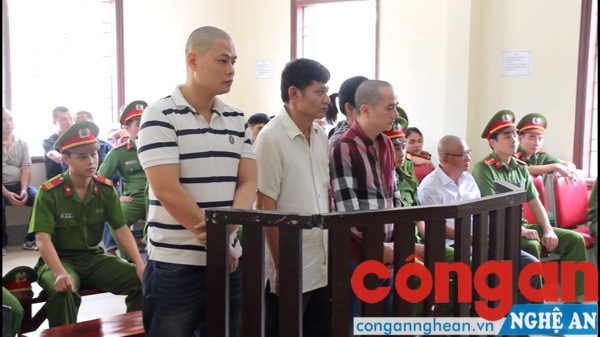 Các bị cáo tại phiên tòa 