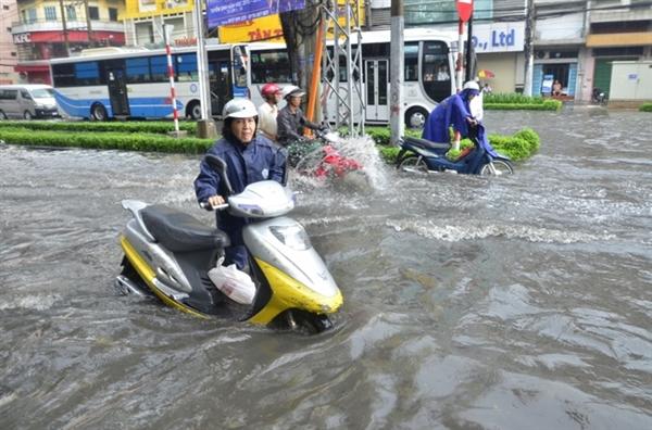 Xe ga luôn đối mặt với nguy cơ bị thuỷ kích khi vận hành qua vùng ngập nước - Ảnh minh họa.