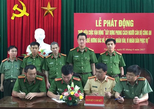 Ký kết giao ước thi đua giữa các đội nghiệp vụ, Đoàn thanh niên, Hội phụ nữ và Công đoàn Công an huyện