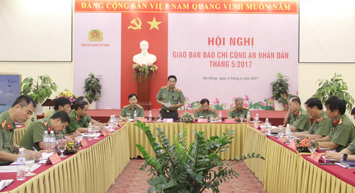  Đồng chí Trung Tướng Lê Văn Đệ phát biểu chỉ đạo Hội nghị 