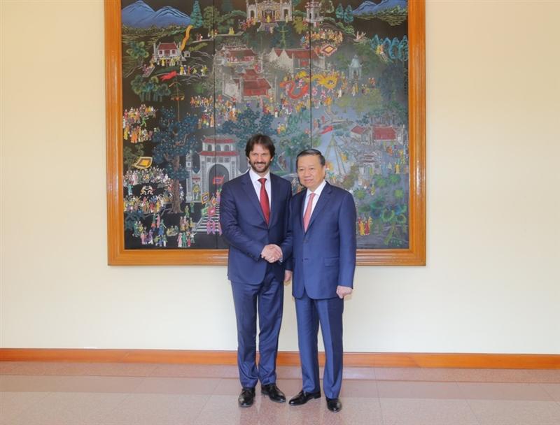 Bộ trưởng Tô Lâm; Phó Thủ tướng kiêm Bộ trưởng Bộ Nội vụ Cộng hòa Slovakia Robert Kalinak.