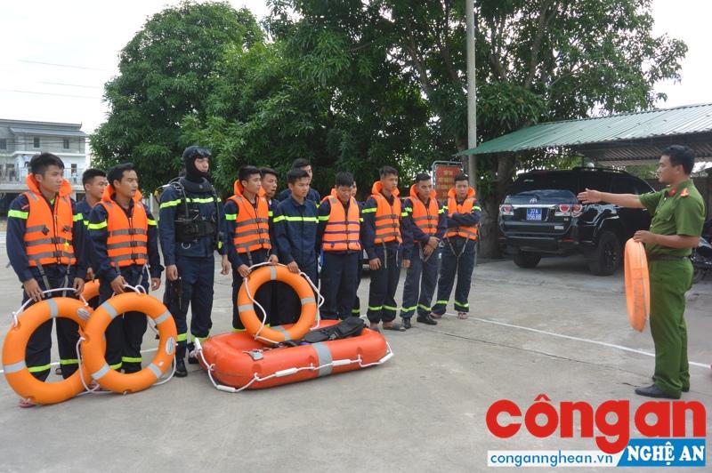 CBCS Phòng Cảnh sát PC&CC số 2 thực hành công tác CNCH