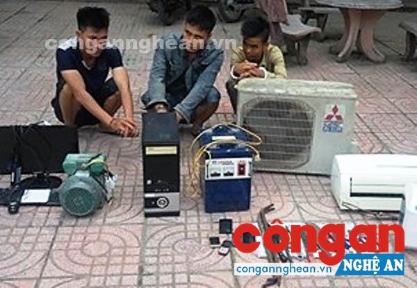Các đối tượng và tang vật