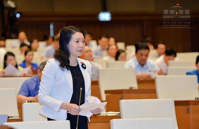 ĐBQH Mai Thị Phương Hoa- tỉnh Nam Định đặt câu hỏi chất vấn tại Hội trường