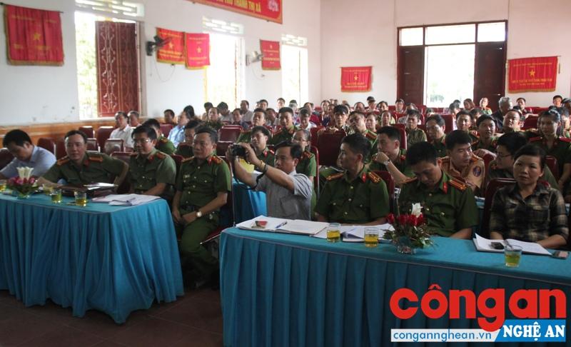 Các đại biểu tham dự Diễn đàn..