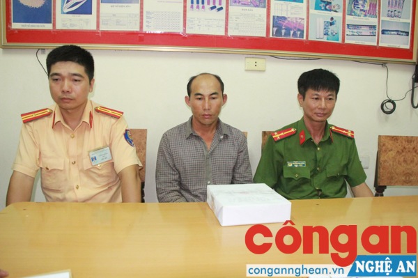 Bắt đối tượng mua bán 2 bánh hêrôin và 1.000 viên hồng phiến