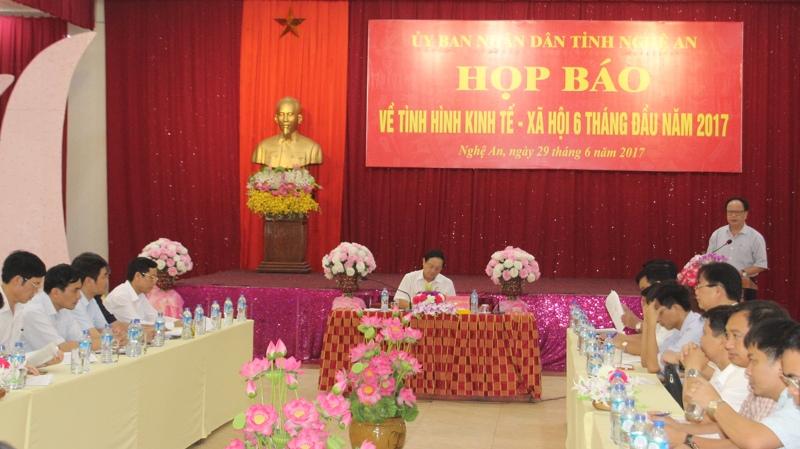 Tại buổi họp báo