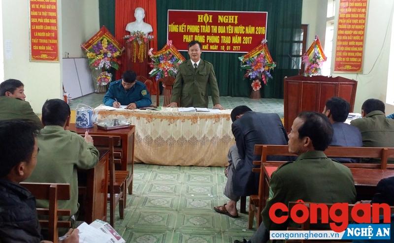 Ban Công an xã trong buổi họp tổng kết phong trào thi đua yêu nước năm 2016 và phát động phong trào năm 2017
