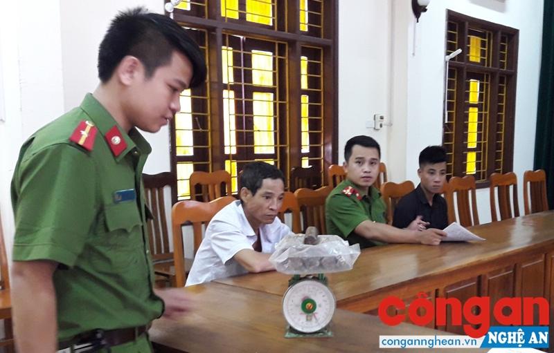 Công an huyện Quỳ Hợp giám định tang vật trong Chuyên án 617G