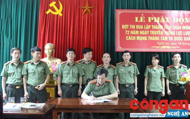 Phòng An ninh Kinh tế phát động đợt thi đua chào mừng các ngày lễ lớn trong năm