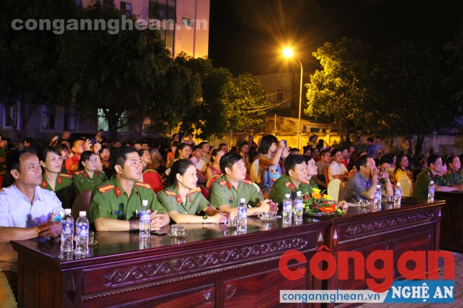 các đại biểu tham dự chương trình 