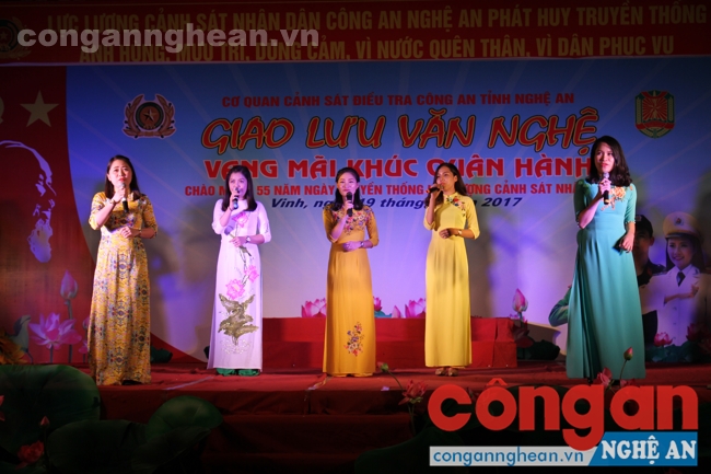 Tiết mục tốp ca nữ của Hội phụ nữ khối CQCSĐT