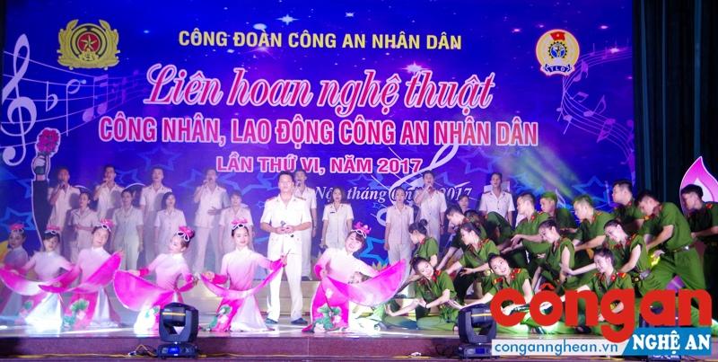  Một tiết mục của Công đoàn Công an Nghệ An tại Liên hoan nghệ thuật công nhân, lao động Công an nhân dân lần thứ 6