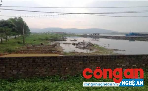 Khu đất cảng than nằm trong dự án của Công ty Long Thành vẫn còn bỏ hoang vì UBND TX Hoàng Mai không làm thủ tục bàn giao đất cho Công ty