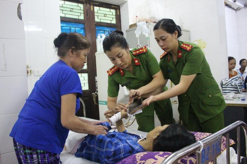 Làm CMND cho người bệnh.