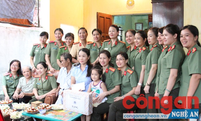 Thăm, tặng quà Hội viên HPN Công an Nghệ An có hoàn cảnh đặc biệt