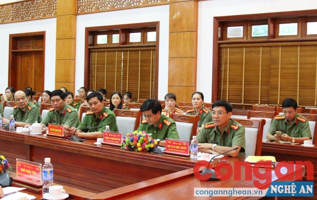 Đại biểu tham dự buổi lễ