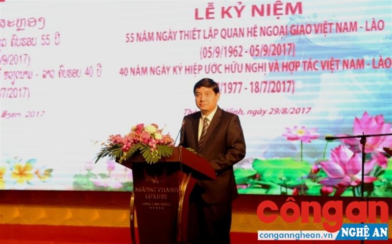 Bí thư Tỉnh ủy Nguyễn Đắc Vinh khẳng định sẽ luôn kề vai, sát cánh và quyết tâm cùng Đảng bộ, chính quyền và nhân dân các tỉnh bạn Lào anh em tiếp tục củng cố và phát triển mối quan hệ thủy chung, trong sáng