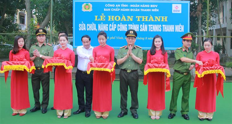 Cắt băng hoàn thành công trình sửa chữa, nâng cấp sân Tennis Công an tỉnh