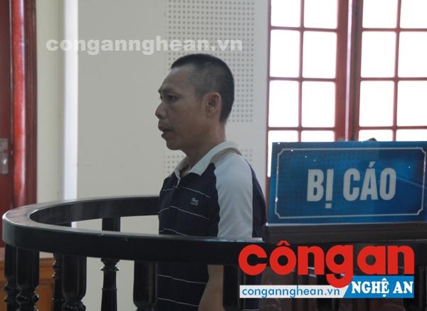 Bị cáo Vi Văn Nuôi tại tòa