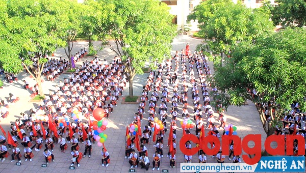 Quang cảnh buổi lễ khai giảng