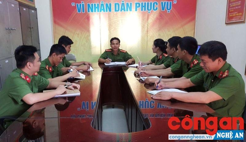 Đội Cảnh sát ĐTTP về Hình sự, Kinh tế, Ma túy Công an huyện Tân Kỳ họp bàn kế hoạch phá án