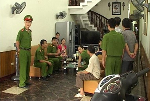 Công an Thanh Hoá khám xét nơi ở của đối tượng chuyên cho vay nặng lãi, đòi nợ thuê.