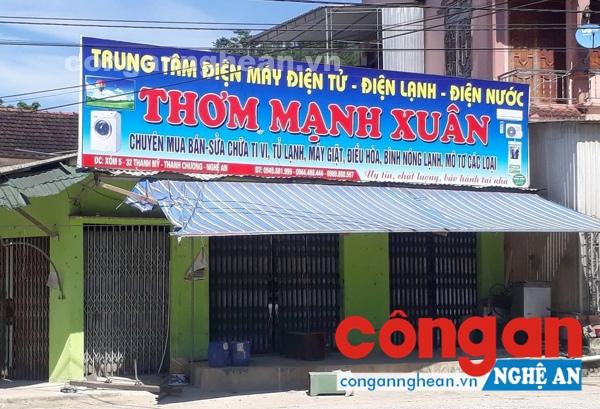 Trung tâm điện máy kiêm nhà riêng của chủ hụi cửa đóng then cài cả tháng nay