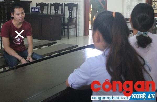 Bị cáo Nguyễn Hải Phi (X) giữ thái độ lạnh lùng, không chút cảm xúc trong suốt phiên tòa