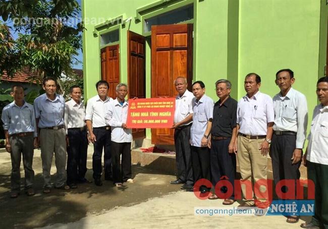 Hội Doanh nghiệp nhỏ và vừa Nghệ An thường xuyên                phối hợp với chính quyền địa phương hỗ trợ các cá nhân               có hoàn cảnh khó khăn trên địa bàn
