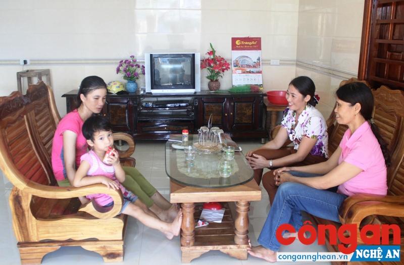  Câu lạc bộ thường xuyên đến nhà hội viên để tuyên truyền pháp luật