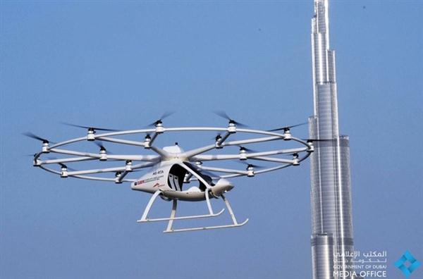 Chiếc taxi Volocopter 2X được thử nghiệm ngày hôm qua tại khu vực gần công viên Jumeirah Beach