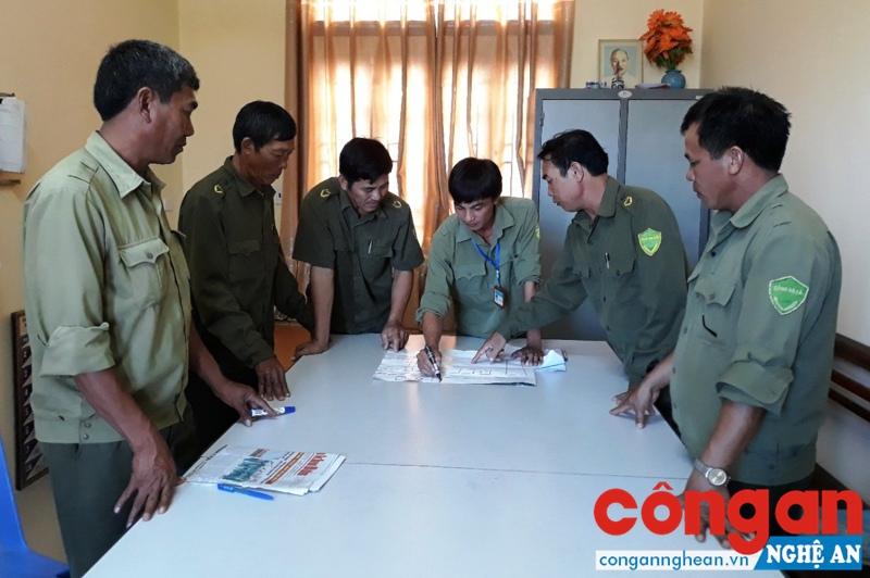  Công an xã Diễn Trung bàn kế hoạch tuần tra đêm trên địa bàn