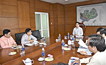 Đồng chí Nguyễn Hồng Lĩnh, Ủy viên Trung ương Đảng, Bí thư Tỉnh ủy, Chủ tịch HĐND tỉnh, chủ trì buổi làm việc.